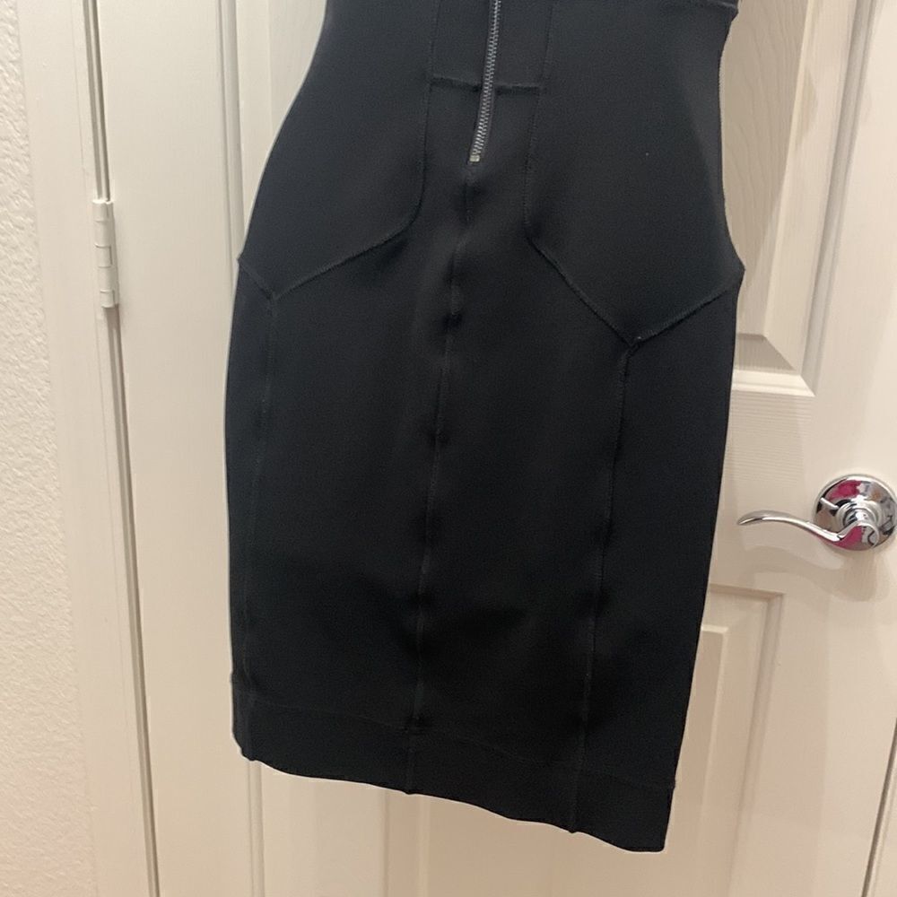 French Connection Size 8 Little Black Dress Scoop Neck Short Sleeve Slimming - Picture 7 of 10
